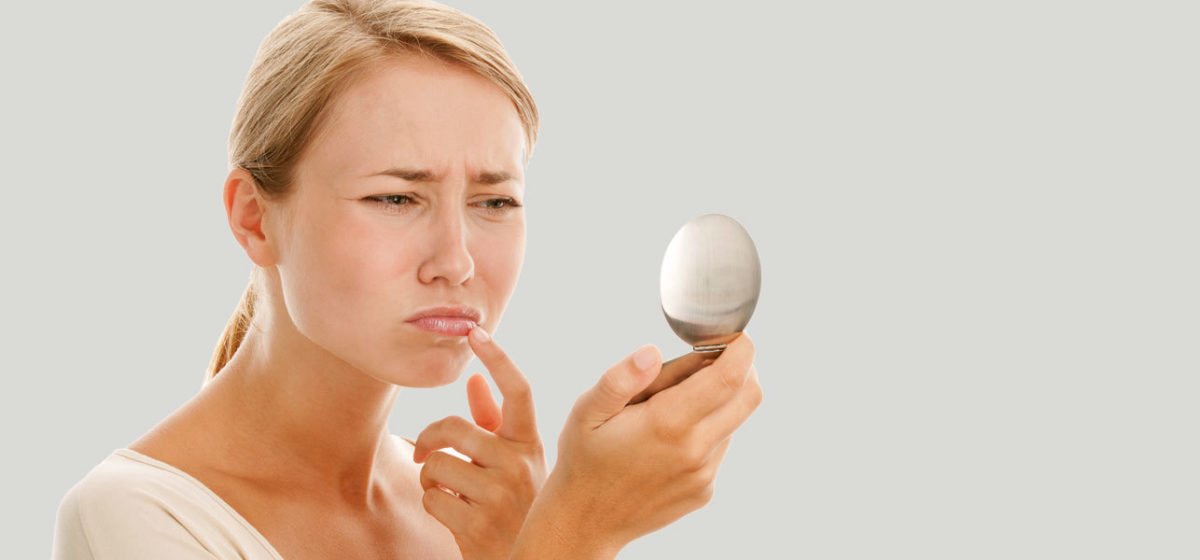 λευκές κηλίδες στα χείλη