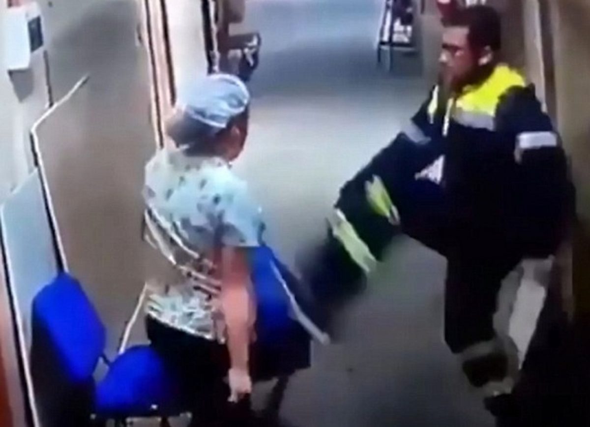 νοσηλευτής