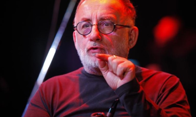 Θάνος Μικρούτσικος