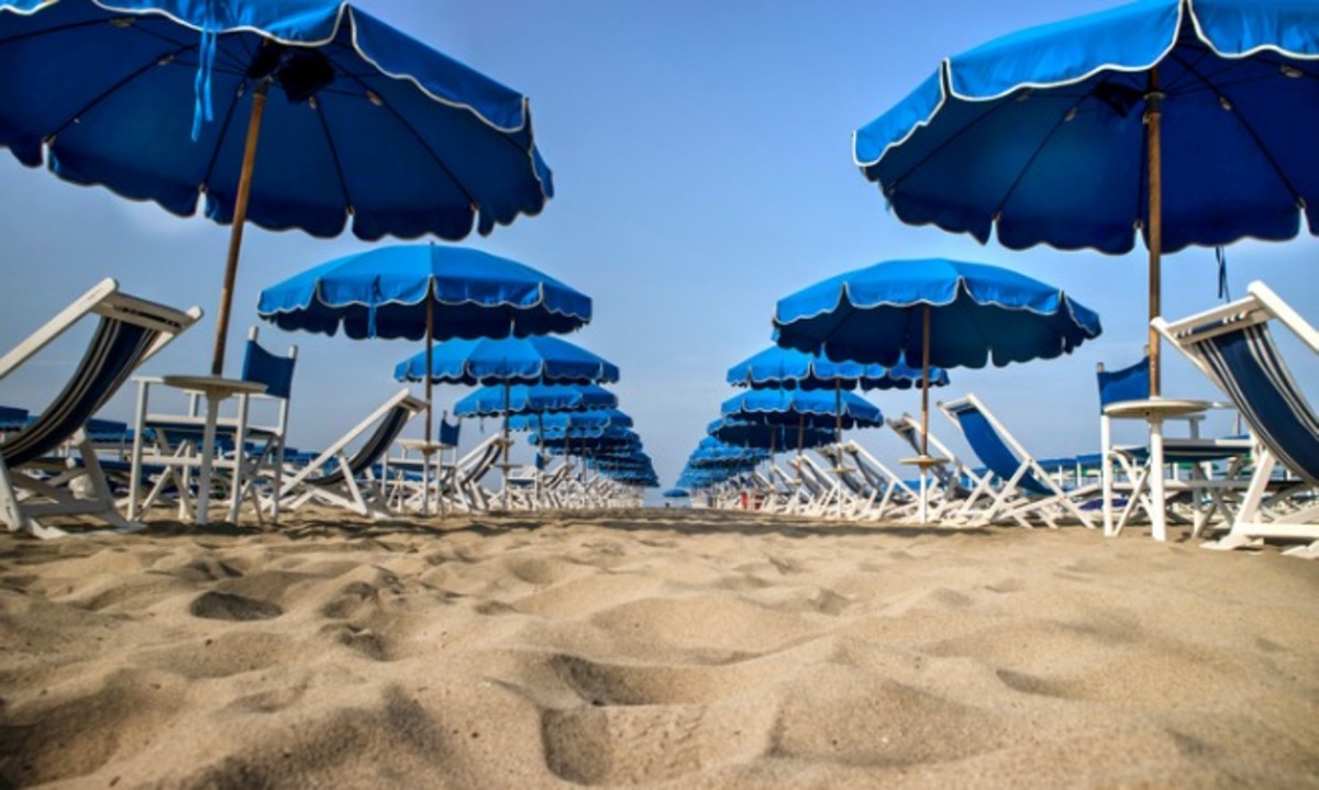 Παραλία: Κόλπα για να μειώσετε την αφόρητη ζέστη εκεί που κάθεστε