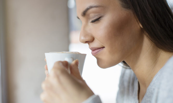 Ρουμανική εφαρμογή αδυνατίσματος τσάι με χαμομήλι και λεμόνι για απώλεια βάρους