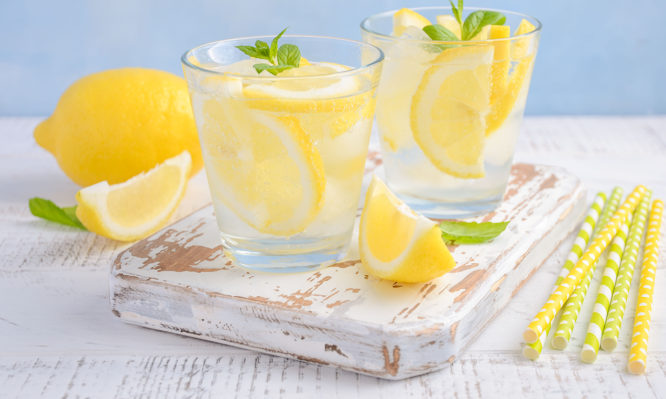 Πόσα κιλά θα χάσετε εάν πίνετε κάθε μέρα νερό με λεμόνι | nidozaragoza.es