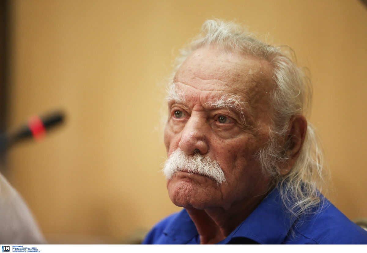 Μανώλης Γλέζος