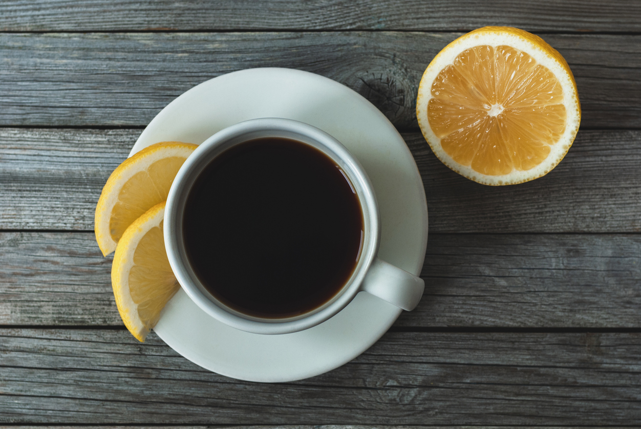 βοηθήστε τον καφέ με λεμόνι να χάσετε βάρος