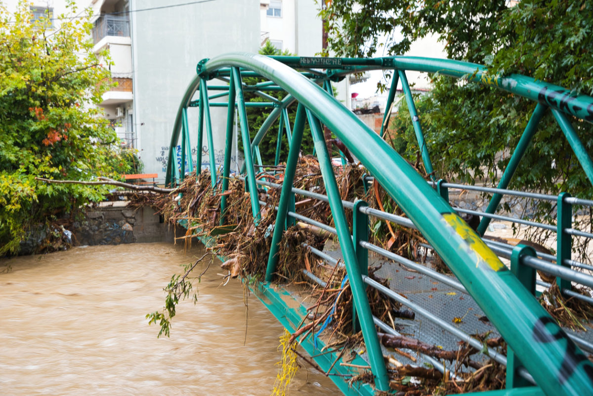 στάσιμα νερά