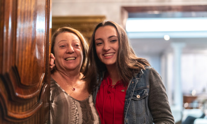 επικοινωνία