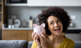 Γυναίκα, κουμπαράς, χρήματα