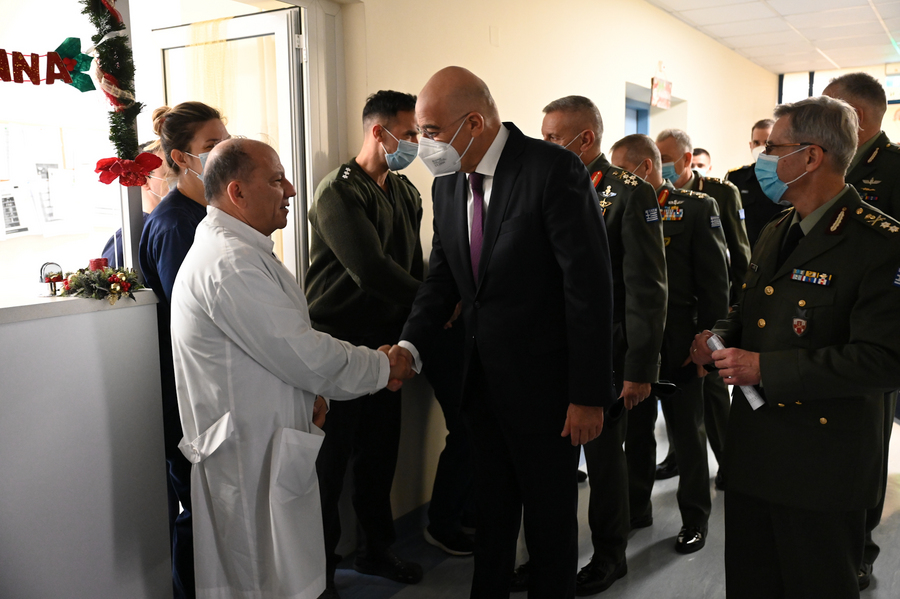 Ο υπουργός Εθνικής Άμυνας Νίκος Δένδιας επισκέπτεται το 401 Γενικό Στρατιωτικό Νοσοκομείο Αθηνών