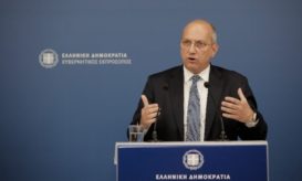 Ο υπουργός Γιάννης Οικονόμου