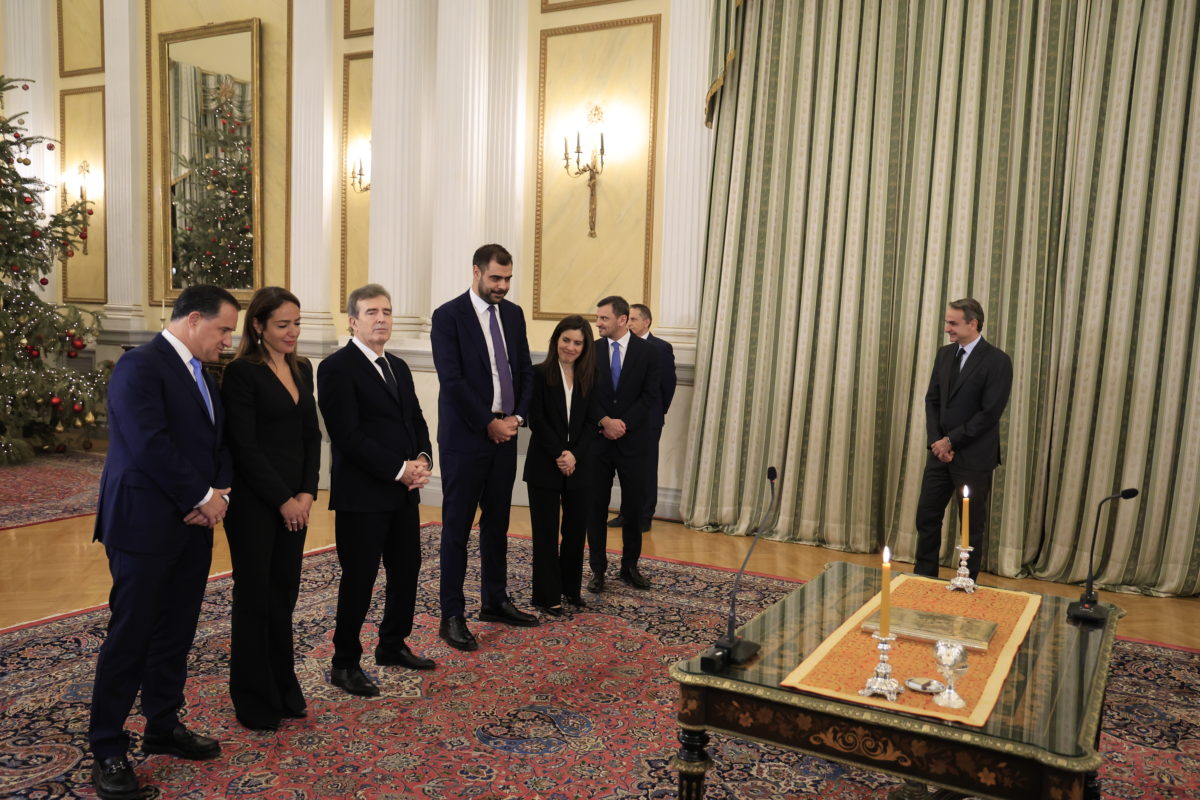 Ορκίζονται οι νέοι υπουργοί και υφυπουργοί