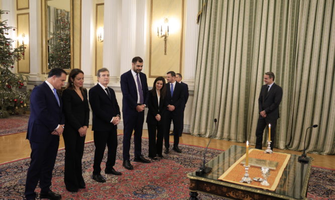 Ορκίζονται οι νέοι υπουργοί και υφυπουργοί