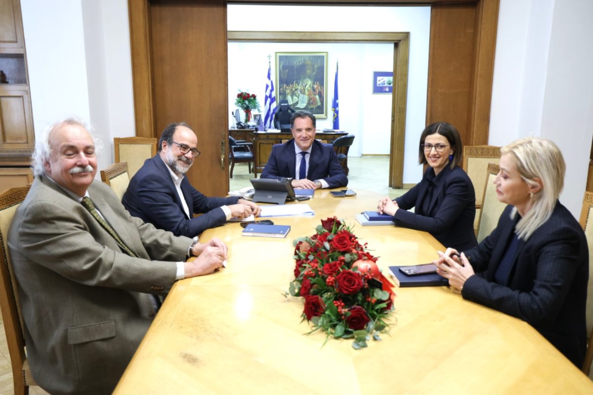 ο υπουργός Υγείας και η αναπληρώτρια υπουργός Υγείας, κ. Ειρήνη Αγαπηδάκη, συναντήθηκαν με τον Πρόεδρο και Αντιπρόεδρο του ΕΟΔΥ
