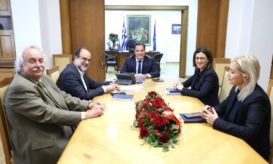 ο υπουργός Υγείας και η αναπληρώτρια υπουργός Υγείας, κ. Ειρήνη Αγαπηδάκη, συναντήθηκαν με τον Πρόεδρο και Αντιπρόεδρο του ΕΟΔΥ