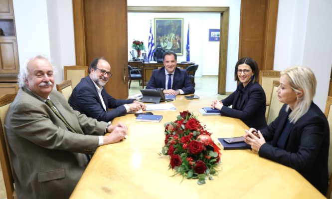 ο υπουργός Υγείας και η αναπληρώτρια υπουργός Υγείας, κ. Ειρήνη Αγαπηδάκη, συναντήθηκαν με τον Πρόεδρο και Αντιπρόεδρο του ΕΟΔΥ