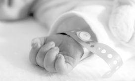 Covid και εγκυμοσύνη: Τριπλάσιος ο κίνδυνος αναπνευστικής δυσχέρειας στα βρέφη
