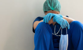 οι θάνατοι από κορονοϊό εξακολουθούν να προκαλούν ανησυχία