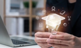 Η Πανελλήνια Ένωση Φαρμακοβιομηχανίας εκπαιδεύει νέους επιστήμονες