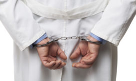 Ποινές φυλάκισης με αναστολή για 2 ελεγκτές γιατρούς του ΕΟΠΥΥ
