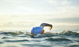 Το κολύμπι σε κρύο νερό έχει σημαντικά οφέλη στην εμμηνόπαυση