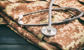 Οι ιατροί και το υγειονομικό προσωπικό των Ενόπλων Δυνάμεων που θα μεταβαίνουν σε άλλο νομό θα λαμβάνουν εφεξής επιπλέον ειδική αποζημίωση