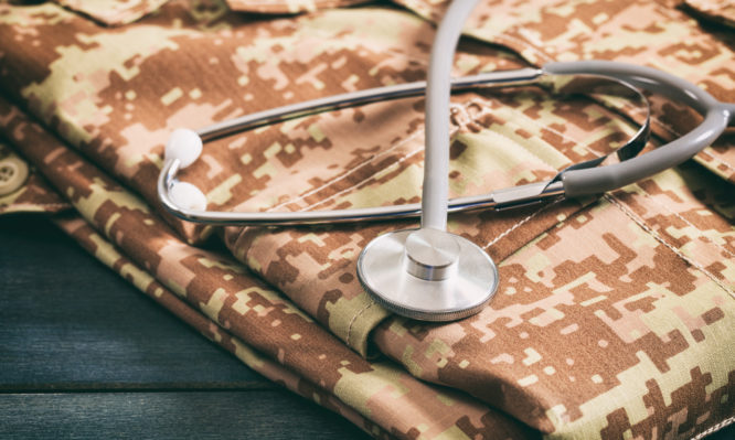 Οι ιατροί και το υγειονομικό προσωπικό των Ενόπλων Δυνάμεων που θα μεταβαίνουν σε άλλο νομό θα λαμβάνουν εφεξής επιπλέον ειδική αποζημίωση