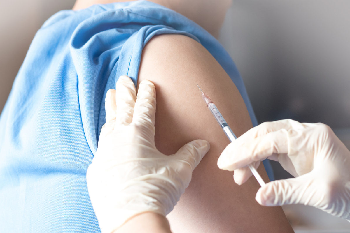 Το εμβόλιο για την COVID μπορεί να επηρεάζει προσωρινά την έμμηνο ρύση [μελέτη]