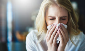 ΕΟΔΥ: 32 θάνατοι από κορονοϊό, 3 από γρίπη, αυξήθηκαν τα κρούσματα RSV