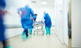 γιατροί τρέχουν