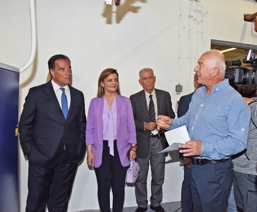 Φωτογραφία από την επίσκεψη του υπουργού σε νοσοκομεία και κέντρα υγείας