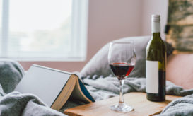 κρασί, ποτήρι, μπουκάλι, κρεβάτι