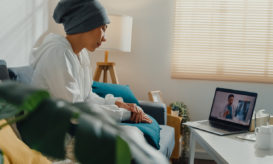 γυναίκα με καρκίνο στο σπίτι