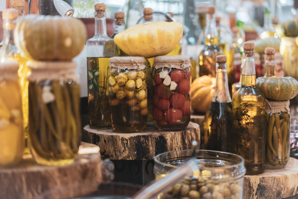 πίκλες, ελιές και ξίδι