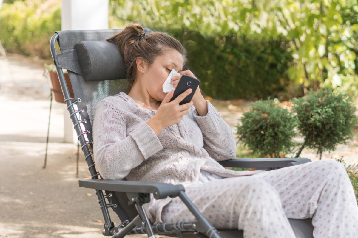 Γυναίκα άρρωστη τηλεφωνεί στη δουλειά