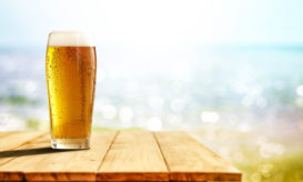 μπύρα στην παραλία