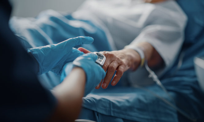 covid, ασθενής στο νοσοκομείο