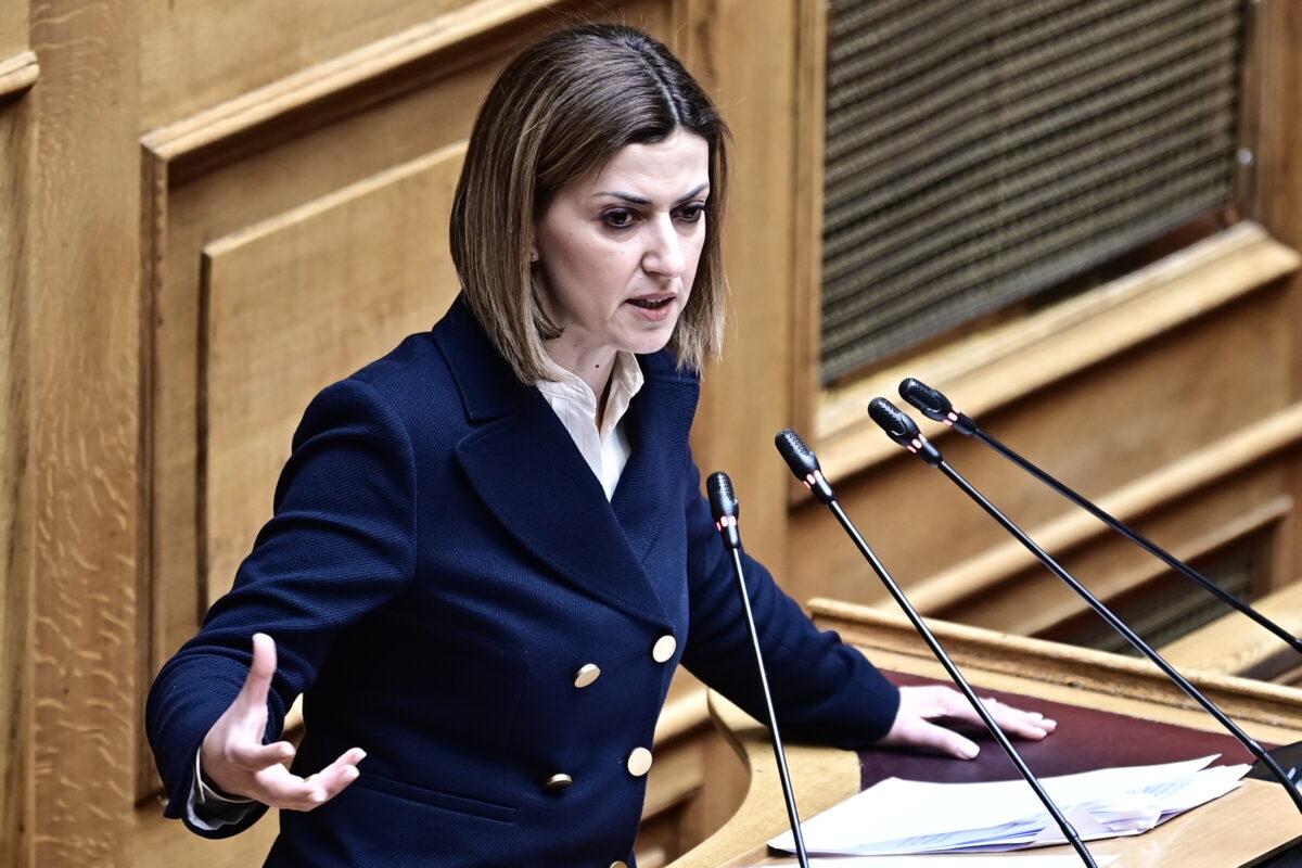 Η Ειρήνη Αγαπηδάκη στη Βουλή