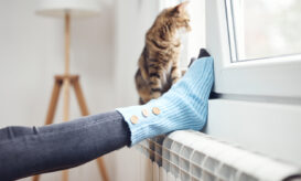 Κρύα πόδια: Τι είδους προβλήματα μπορεί να κρύβουν