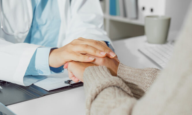 Παζλ και παιχνίδια σε ασθενείς Ψυχιατρικών Κλινικών του Παπανικολάου από τον Οργανισμό «Πράξη Αγάπης»