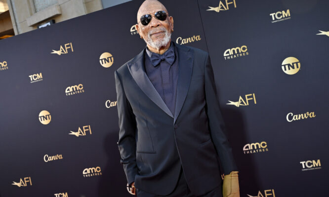 Ινομυαλγία: Γιατί ο Μόργκαν Φρίμαν φορούσε στα Όσκαρ ένα μαύρο γάντι