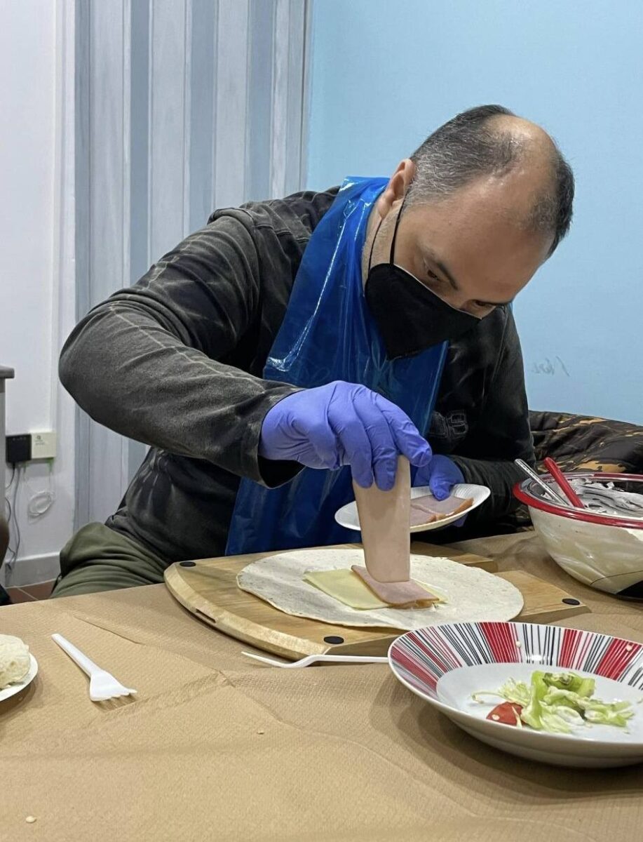 «Έχουν μεγάλη ανάγκη οι γονείς για να στηριχθούν ψυχολογικά αλλά και να μπορούν να αφήσουν κάποιες ώρες κάπου τα παιδιά τους όπου θα περνάνε καλά» αναφέρει στο Αθηναϊκό/ Μακεδονικό Πρακτορείο Ειδήσεων η πρόεδρος του σωματείου Αννα Αμπεριάδου