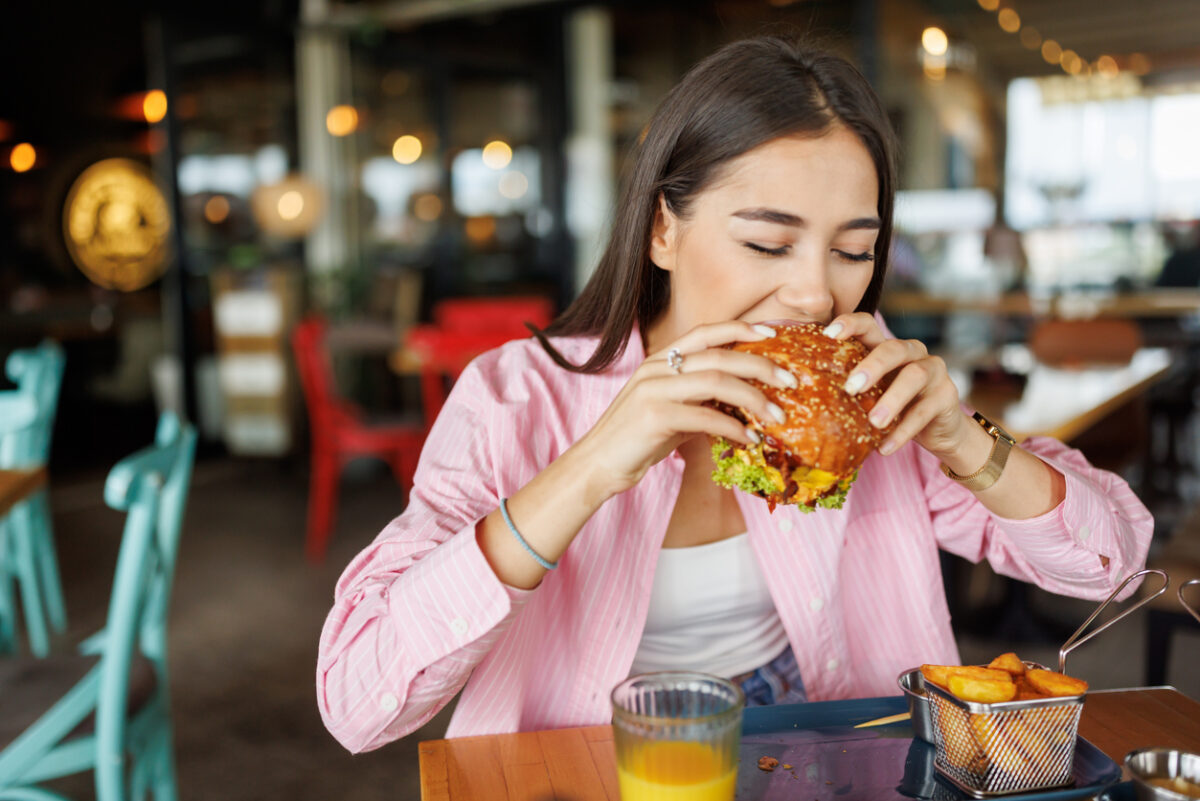 Φαγητό: Γιατί έχει σημασία το πόσο γρήγορα τρώμε