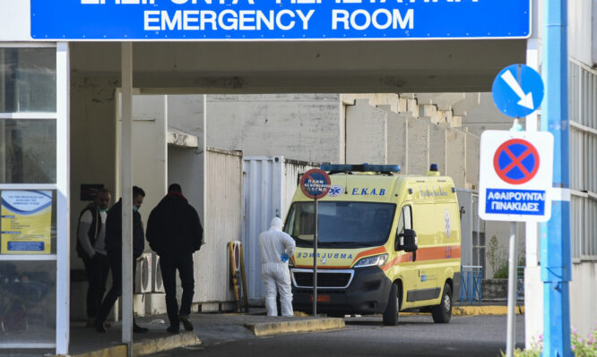 Στο πανεπιστημιακό νοσοκομείο της Πάτρας δύο πυροτεχνουργοί έπειτα από έκρηξη στο Παλαιοχώρι Ηλείας