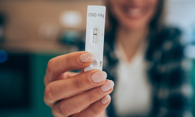 ΕΟΔΥ: 3 νέοι θάνατοι από κορονοϊό, δύο από γρίπη σε μία εβδομάδα