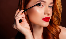 Ξηροφθαλμία: Το λάθος που κάνουν πολλές γυναίκες με το μακιγιάζ, σύμφωνα με τους ειδικούς
