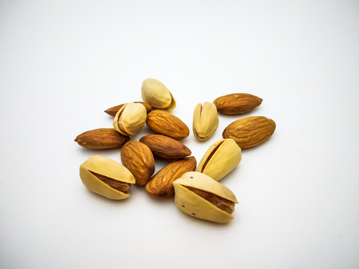 Αμύγδαλα - φιστίκια Αιγίνης: Ποια έχουν περισσότερες πρωτεΐνες, φυτικές ίνες και βιταμίνες