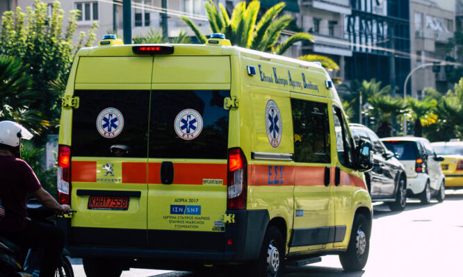 Διασωληνωμένη στη ΜΕΘ 14χρονη που βρέθηκε βαριά τραυματισμένη σε πεζοδρόμιο στη Θεσσαλονίκη