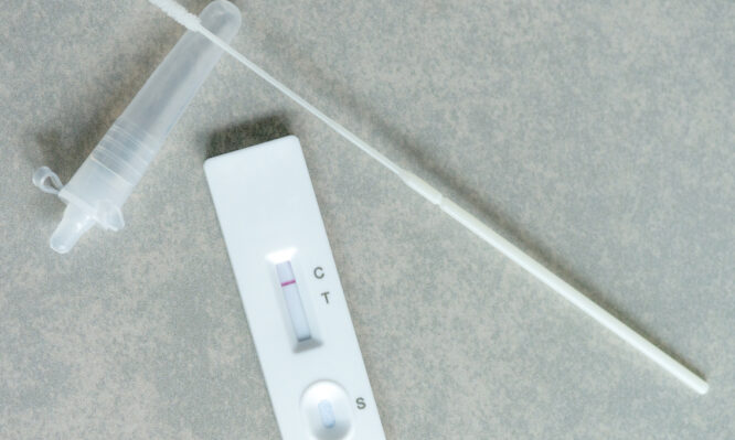 ΕΟΔΥ: Δύο νέοι θάνατοι από κορονοϊό, 3 από γρίπη σε μία εβδομάδα