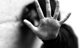 Ένας στους επτά ενήλικες στην Ελλάδα έχει βιώσει σεξουαλική βία κατά την παιδική ηλικία αποκαλύπτει παγκόσμια έρευνα στο The Lancet