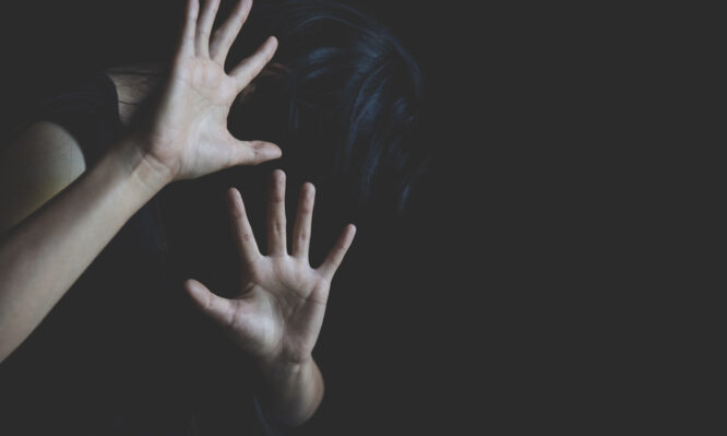 Αποζημίωση 750 εκατομμύρια δολάρια σε γυναίκες που έπεσαν θύμα σεξουαλικής επίθεσης από γυναικολόγο θα καταβάλουν το πανεπιστήμιο Κολούμπια και το νοσοκομείο του