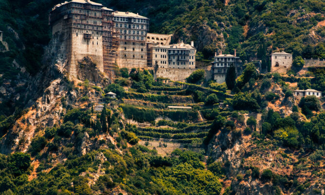 Μυστικά ψυχικής υγείας και μακροζωίας από τους μοναχούς του Αγίου Όρους